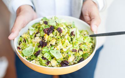 Salade de chou de Bruxelles aux canneberges